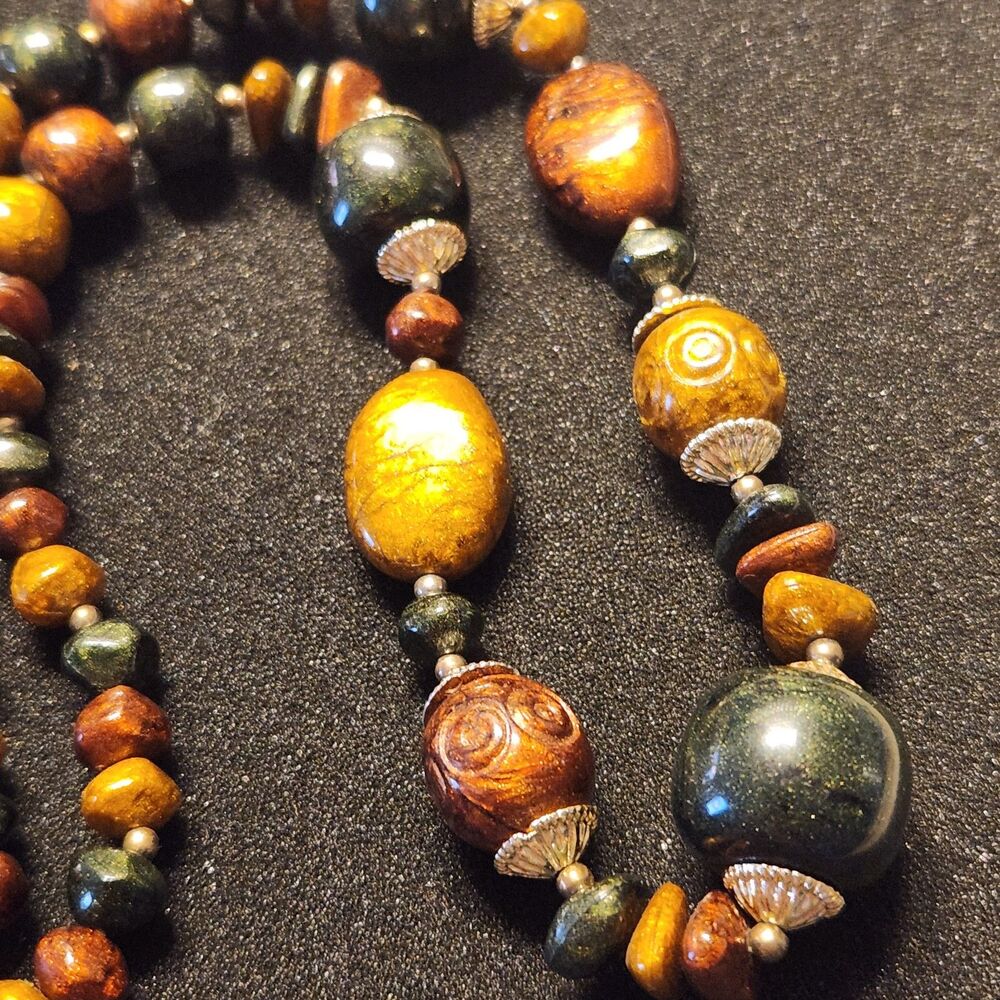Vintage 10.5" Lucite Retro necklace
